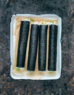 Spicy tuna, avocado & rocket sushi