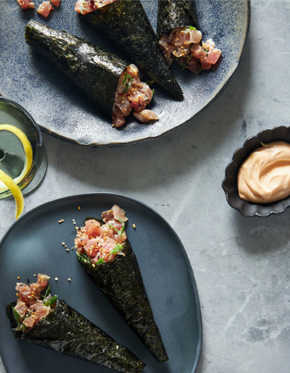 Spicy tuna tartare in roasted seaweed cones