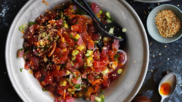 Spicy tuna tartare salad 