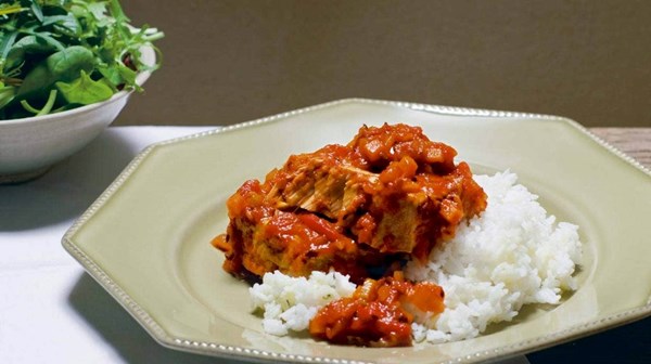 Spicy tuna with tomatoes and capsicum