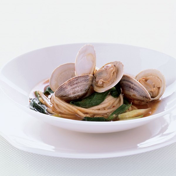 Spicy udon and clam soup