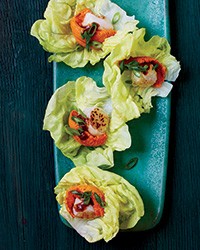 Spicy uni-lardo sushi in lettuce cups