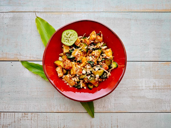 Spicy vegetable & fruit salad (Rojak)
