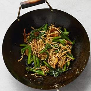 Spicy vegetable lo mein