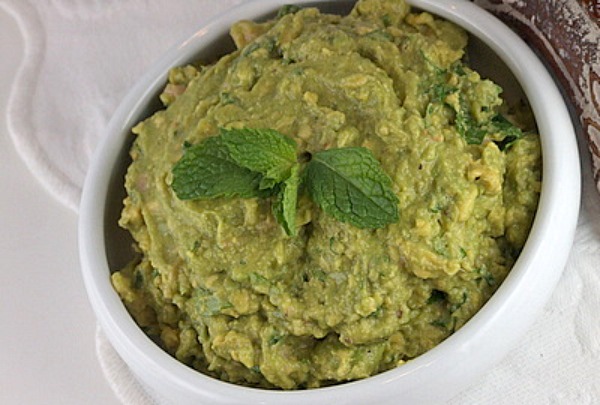 Spicy white bean and avocado dip