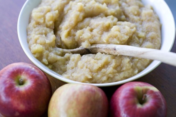 Spiked side dish applesauce