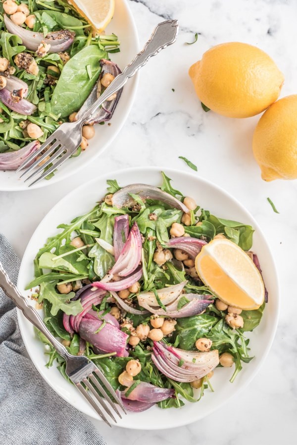 Spinach & arugula salad with Indian-spiced chickpeas