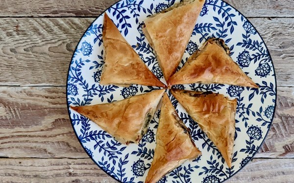Spinach & cheese triangles (Spanakopita)