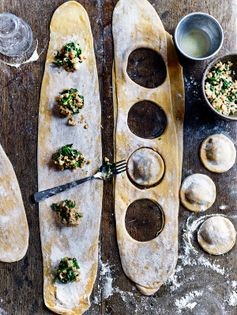 Spinach & chicken ravioli with tomato sauce