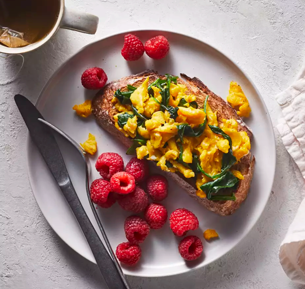 Spinach & egg scramble with raspberries