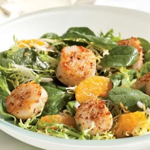 Spinach & frisée salad with tangerines & coriander-crusted scallops