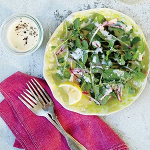 Spinach and arugula salad with creamy Parmesan dressing