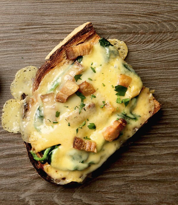 Spinach and bacon tartine