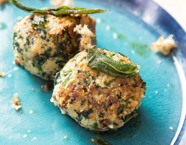 Spinach and cheese breadcrumb dumplings (Strangolapreti)