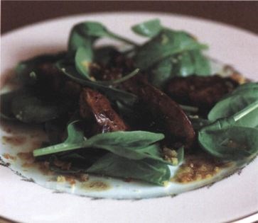 Spinach and chicken liver salad