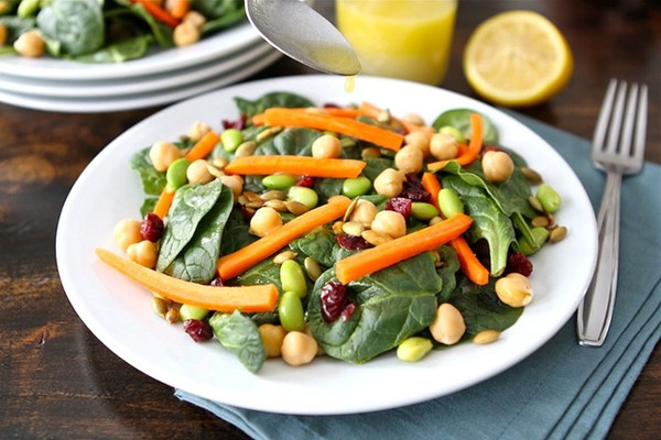 Spinach and edamame salad