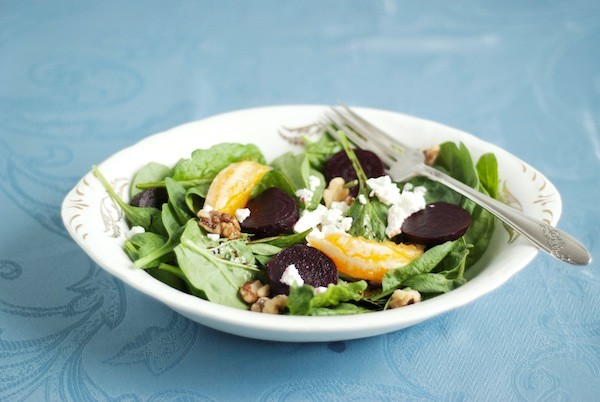 Spinach and feta salad with fresh beetroot