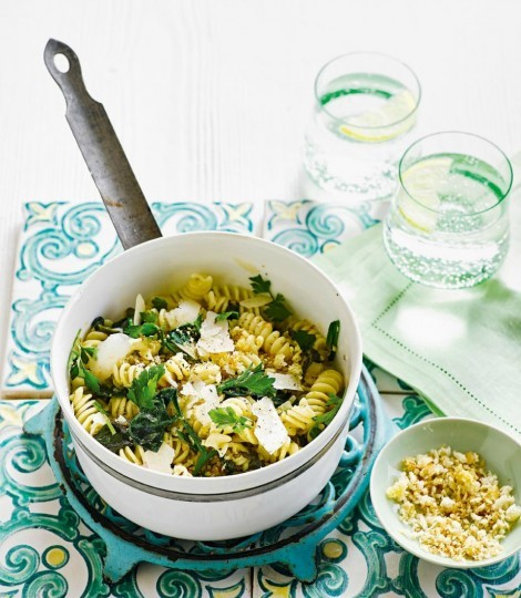Spinach and garlic fusilli with crispy breadcrumbs