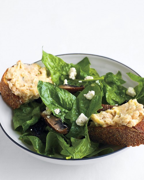 Spinach and mushroom salad with white-bean toasts