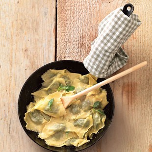 Spinach and parsley ravioli with Parmigiano-Reggiano and sage (Ravioli di spinaci e prezzemolo)