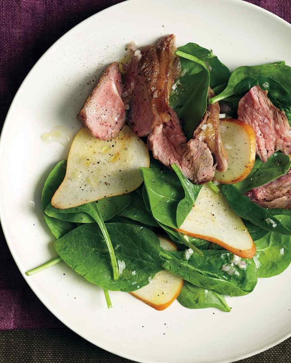 Spinach and pear salad with lamb