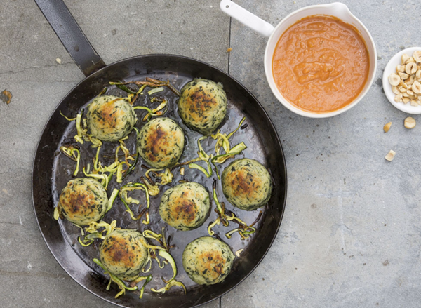 Spinach and potato dumplings with cold tomato sauce