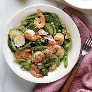 Spinach and quinoa salad with shrimp
