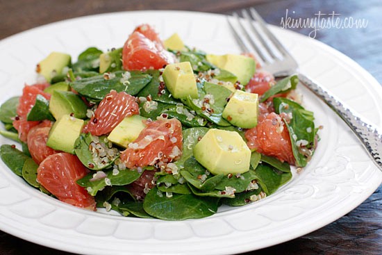 Spinach and quinoa salad with grapefruit and avocado