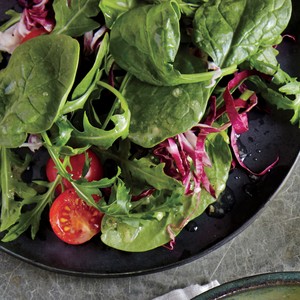 Spinach and radicchio salad with lemon vinaigrette