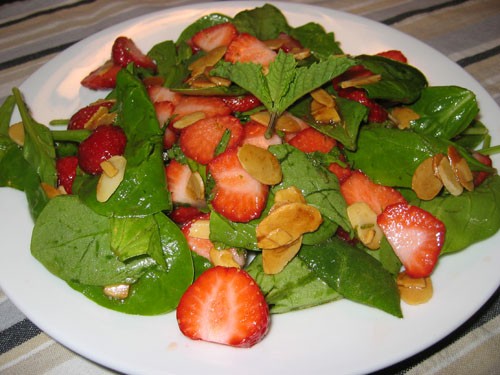 Spinach and strawberry salad with butter toasted almonds