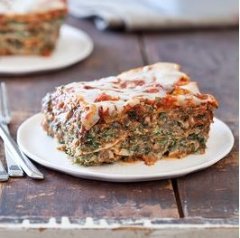 Spinach and tomato lasagna