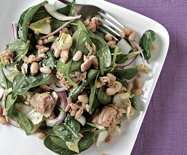 Spinach and white bean salad with tuna