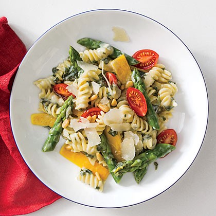 Spinach-artichoke pasta with vegetables