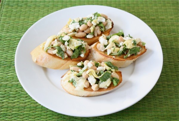 Spinach artichoke white bean crostini
