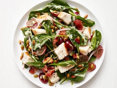 Spinach-bacon salad with chicken