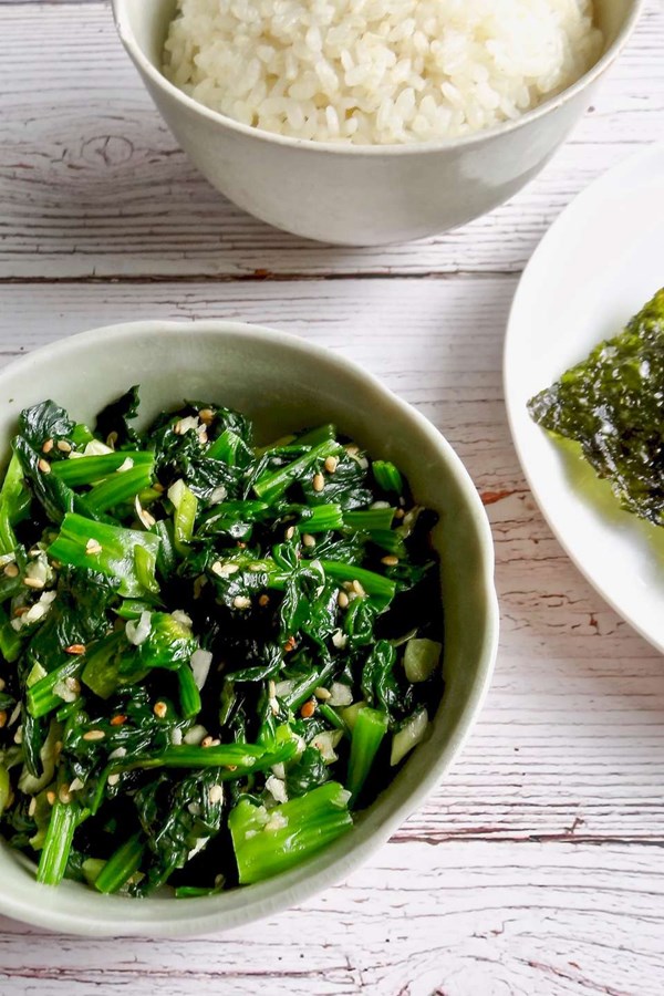 Spinach banchan (Sigeumchi namul)