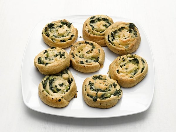 Spinach-cheddar pinwheels 
