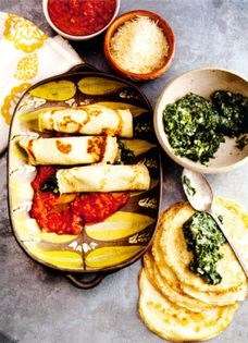 Spinach crêpes with fresh tomato sauce (Panquecas de espinafre)