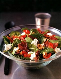 Spinach, cured ham and goat’s cheese salad with a hazelnut and honey dressing (Ensalada de espinacas tiernas, jamón y queso de cabra)