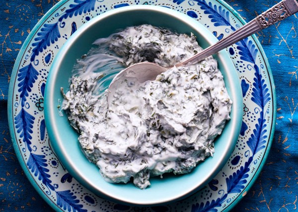 Spinach-garlic yogurt