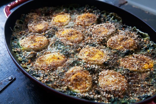 Spinach gratin with hard boiled eggs