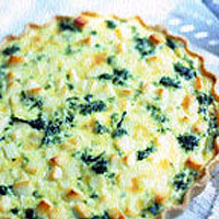 Spinach, herb & halloumi quiche