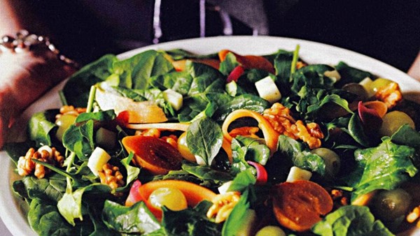 Spinach in sweet and sour dressing (Spinaci in agrodolce)