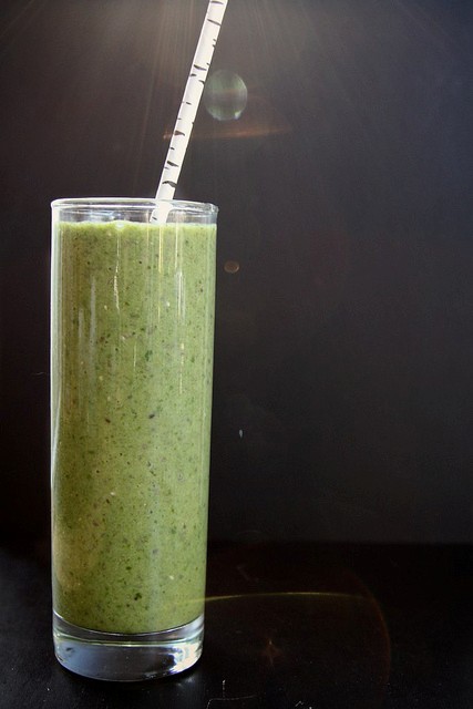 Spinach, kiwi & chia seed smoothie