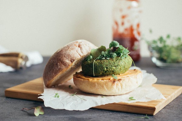 Spinach, mung bean, and millet burgers