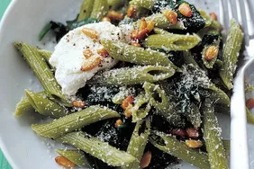 Spinach penne with ricotta and pine nuts