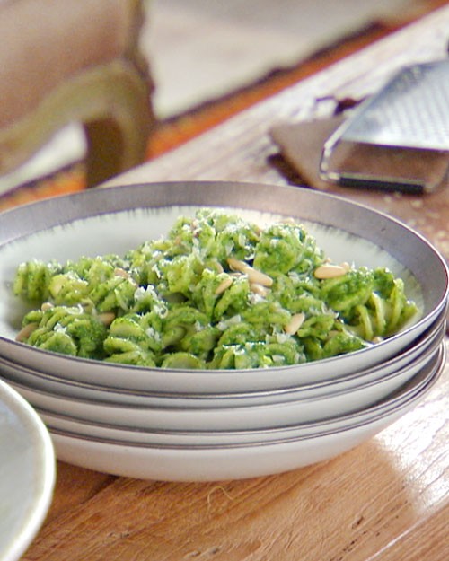 Spinach pesto fusilli