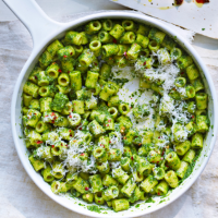 Spinach pesto pasta