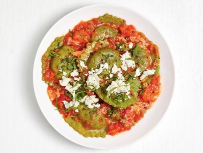 Spinach ravioli with roasted red pepper sauce