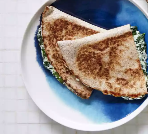 Spinach, ricotta and garlic quesadilla